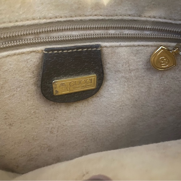 Gucci multi purpose classic purse! Authentic!! Clean, non smoking home. - Picture 9 of 13